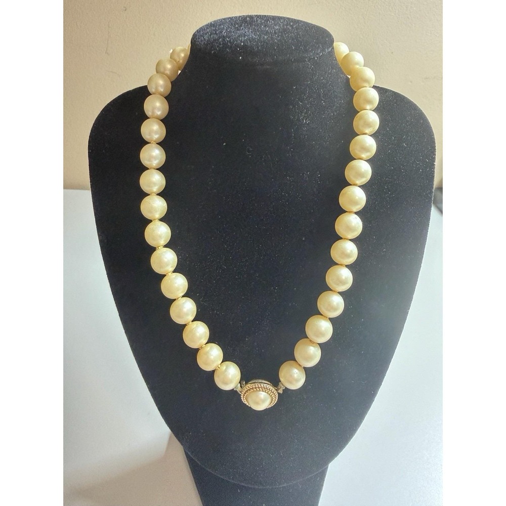 Vtg Crown Trifari Single Strand Champagne Color Faux Pearl Necklace